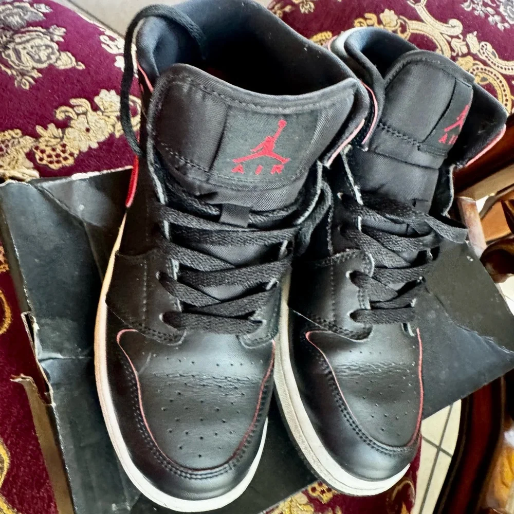 Jordan Kids Black Sneakers with Red Trim - Picture 1 of 8